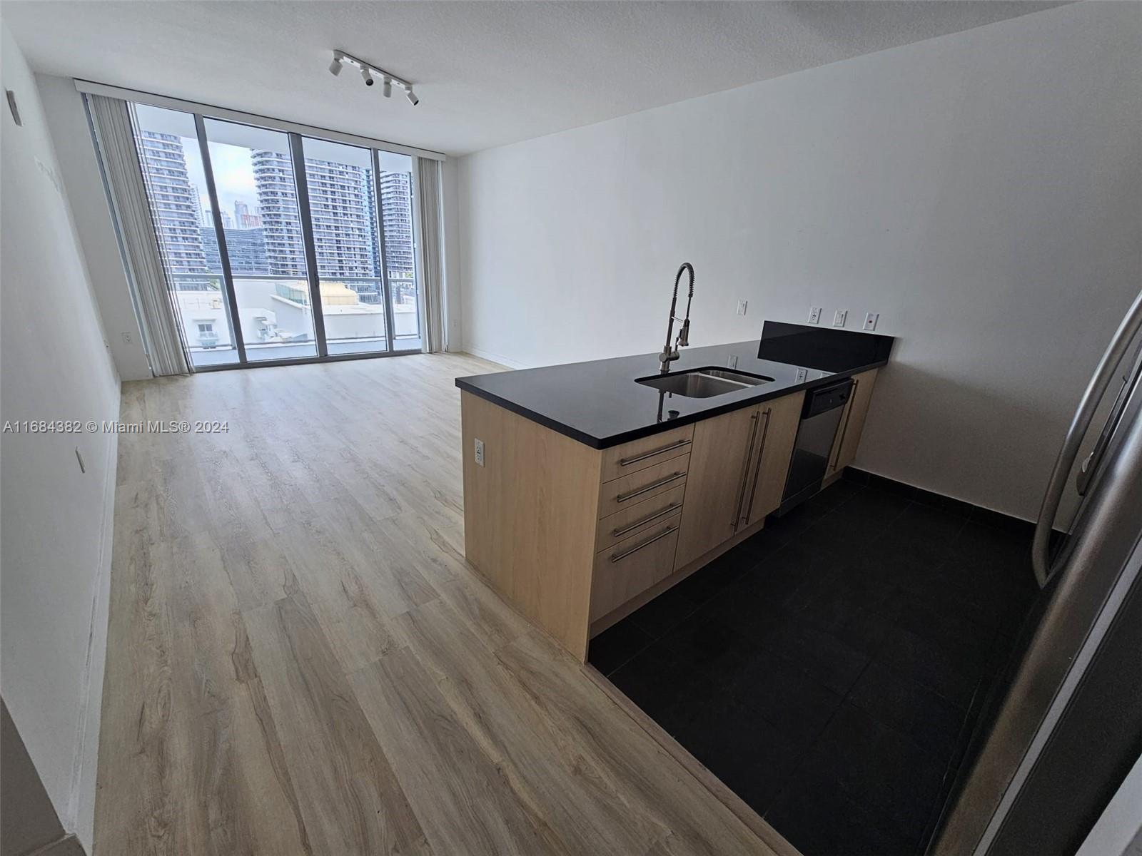THE AXIS ON BRICKELL II C - Residential Lease