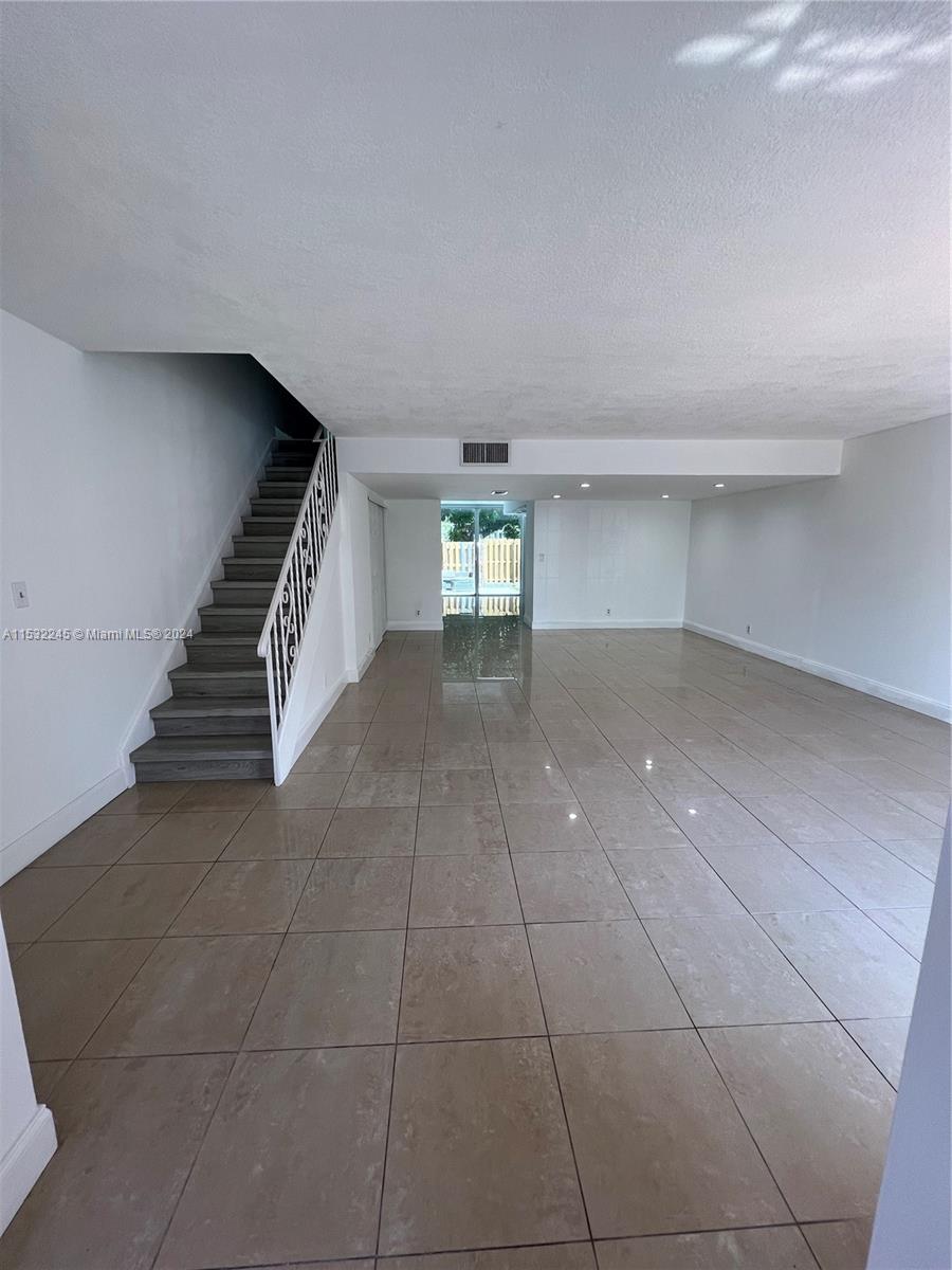 TOWNHOUSES OF VENETIAN PA - Residential Lease