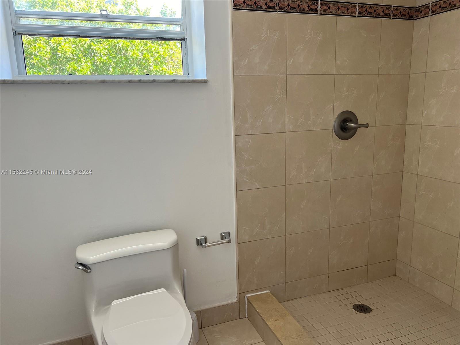 TOWNHOUSES OF VENETIAN PA - Residential Lease