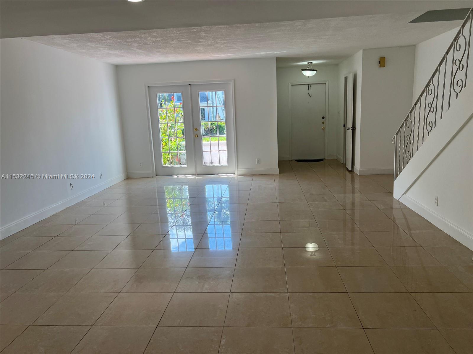 TOWNHOUSES OF VENETIAN PA - Residential Lease