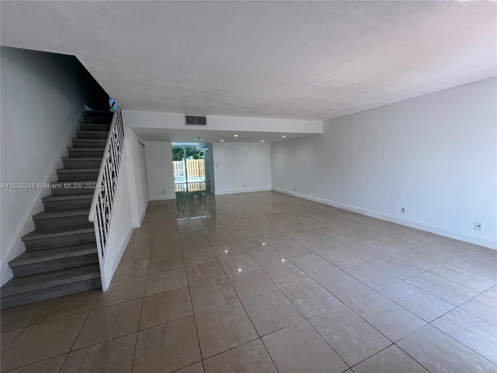 TOWNHOUSES OF VENETIAN PA - Residential Lease