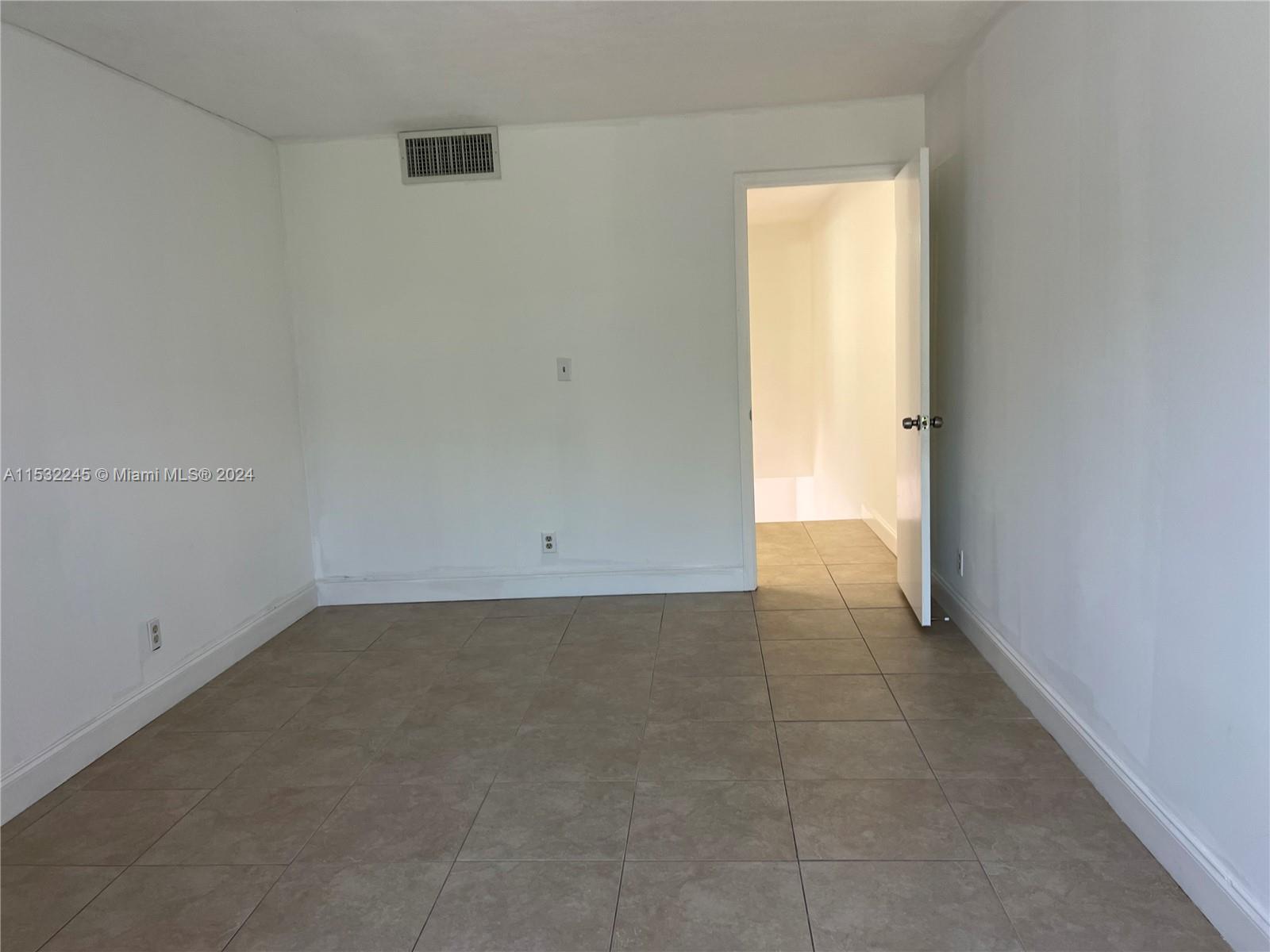 TOWNHOUSES OF VENETIAN PA - Residential Lease