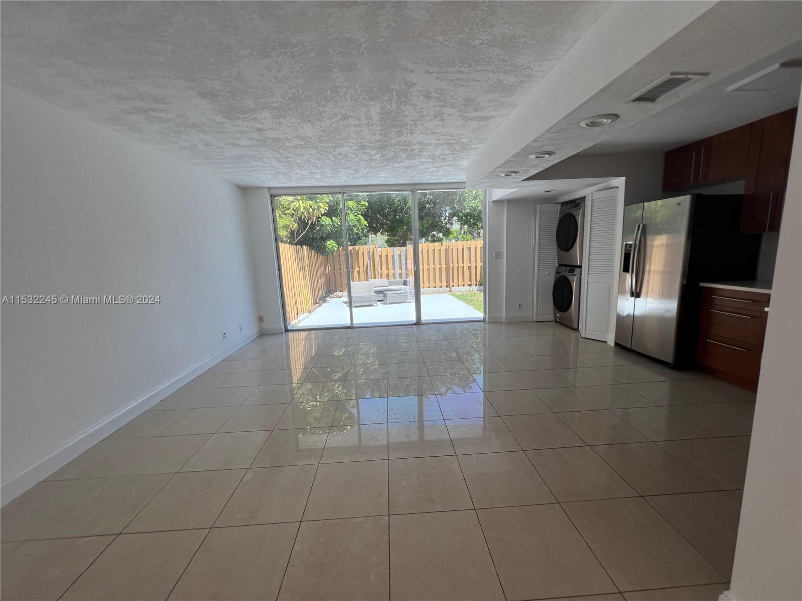 TOWNHOUSES OF VENETIAN PA - Residential Lease