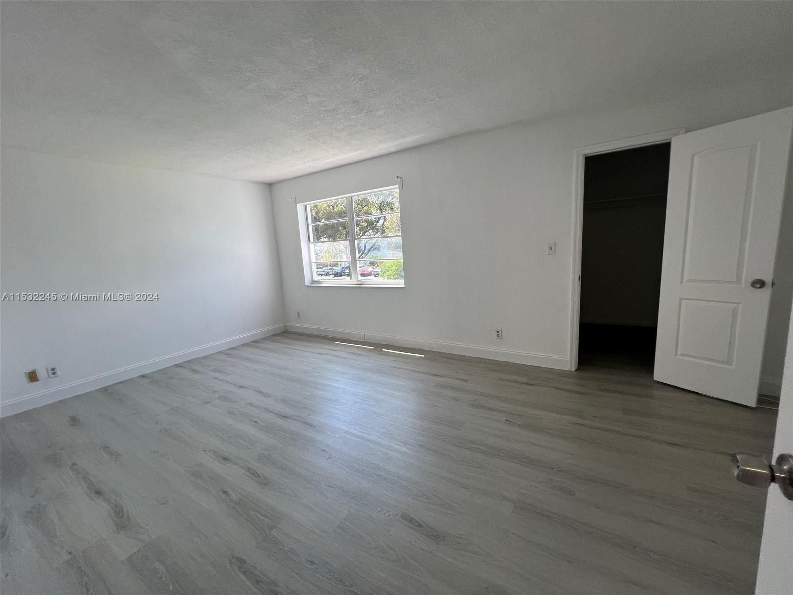 TOWNHOUSES OF VENETIAN PA - Residential Lease