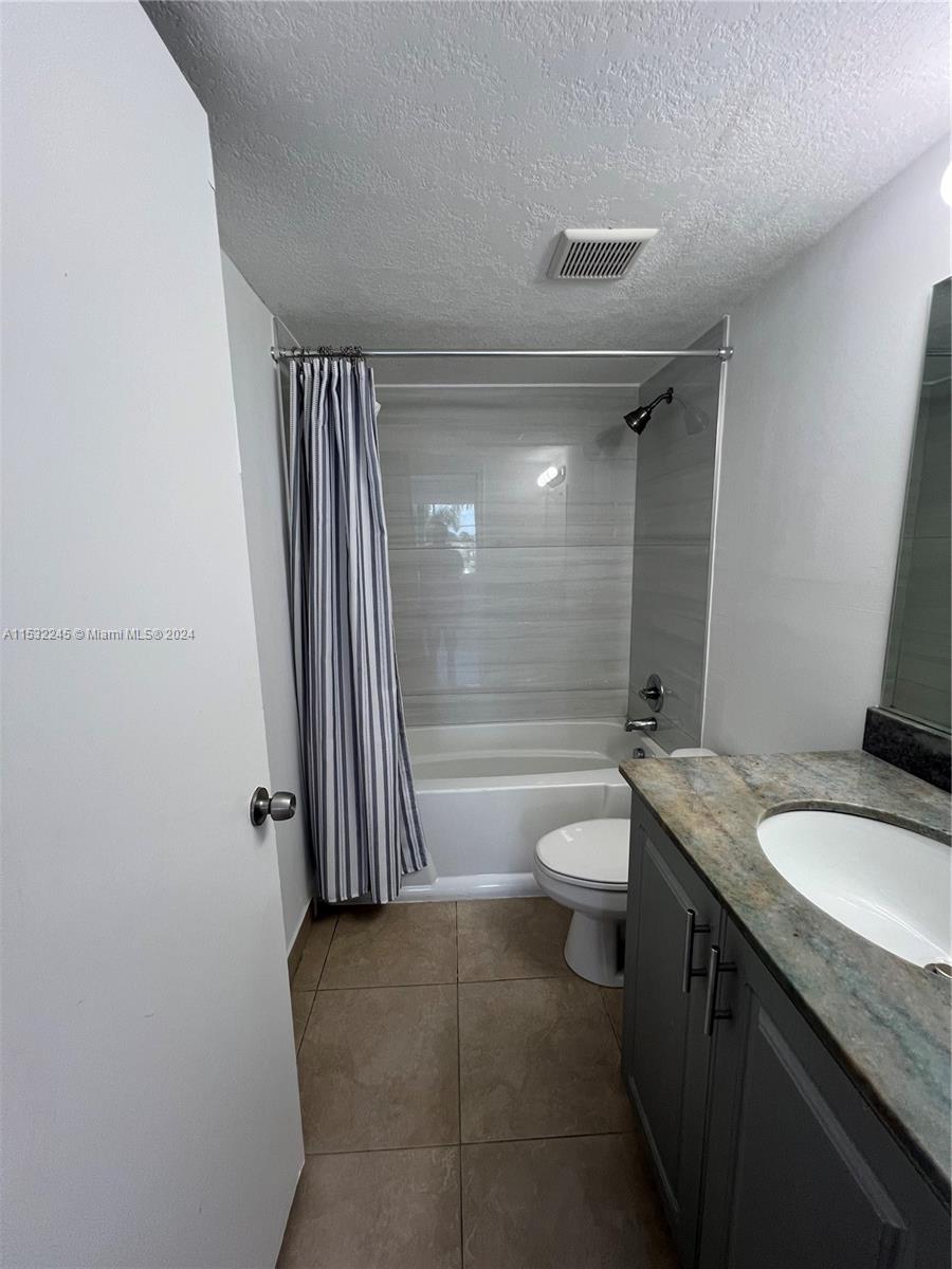 TOWNHOUSES OF VENETIAN PA - Residential Lease