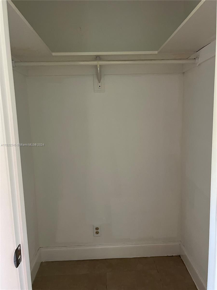 TOWNHOUSES OF VENETIAN PA - Residential Lease
