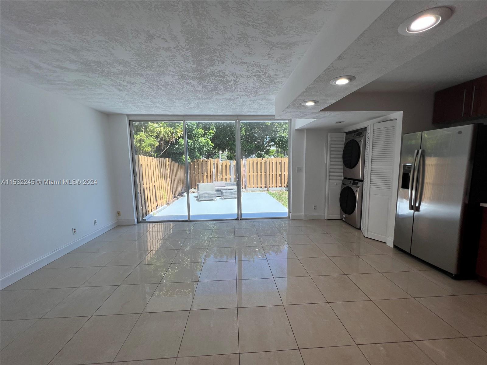 TOWNHOUSES OF VENETIAN PA - Residential Lease