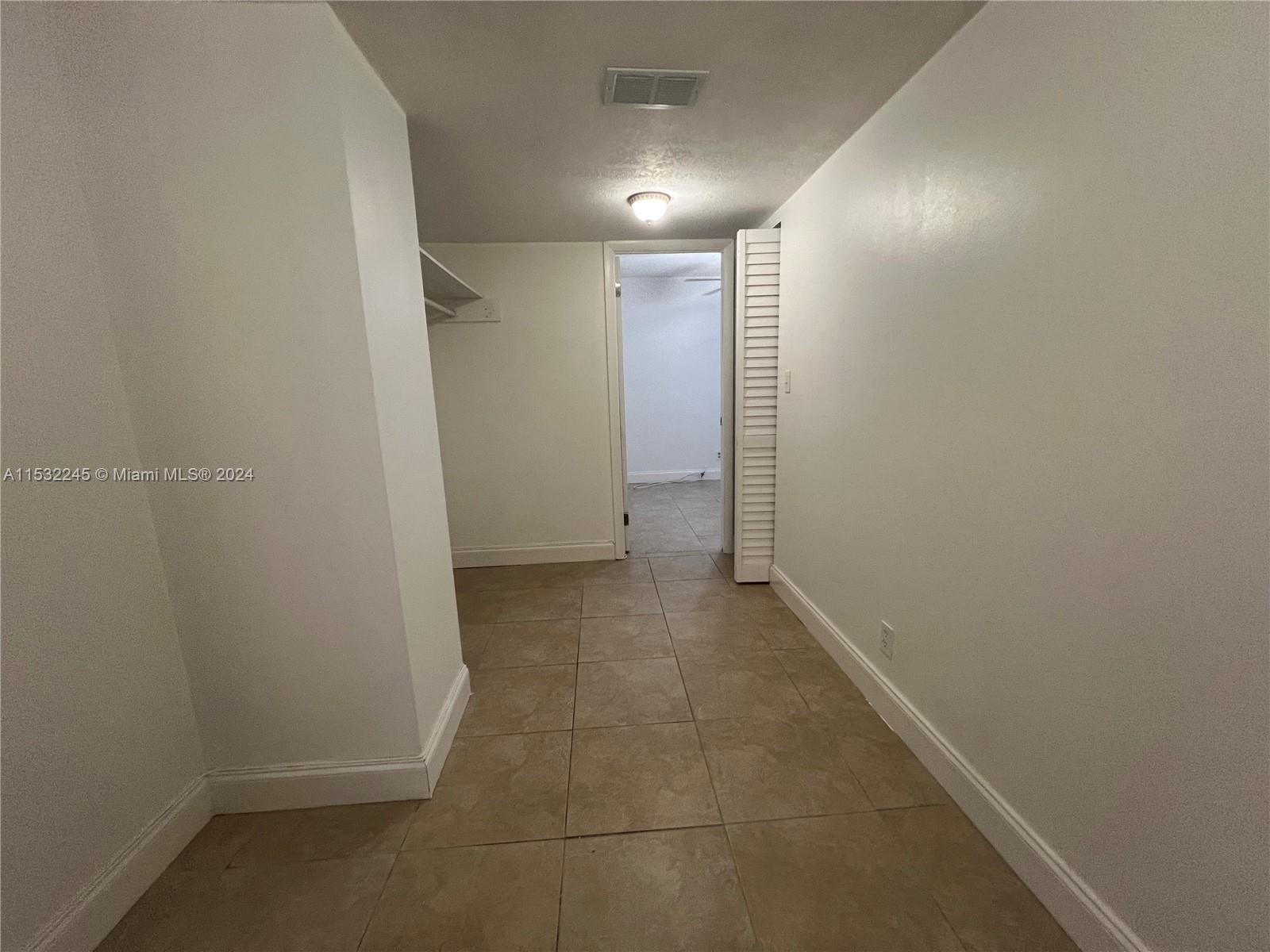 TOWNHOUSES OF VENETIAN PA - Residential Lease