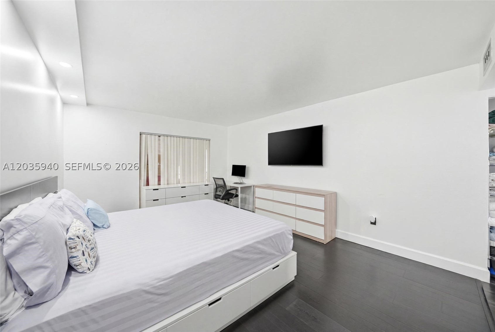 PLANTATION CLUB B CONDO - Residential