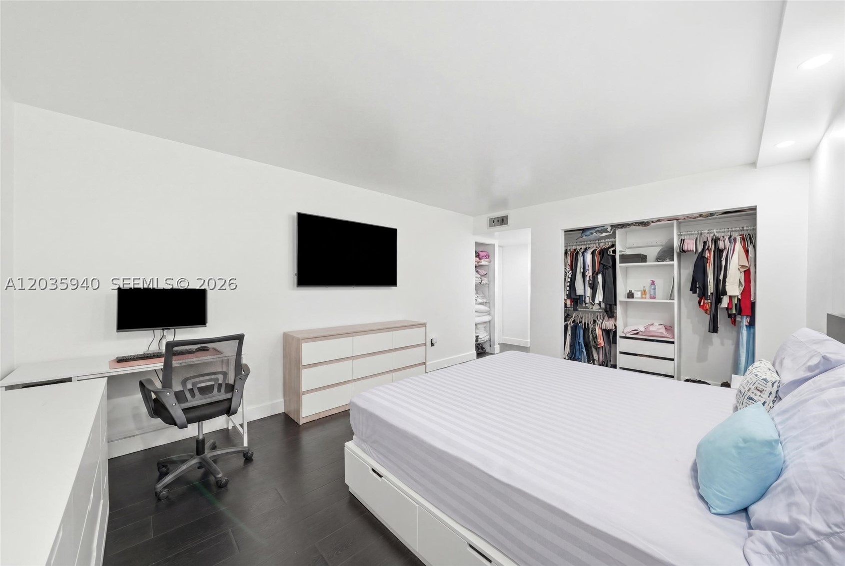 PLANTATION CLUB B CONDO - Residential