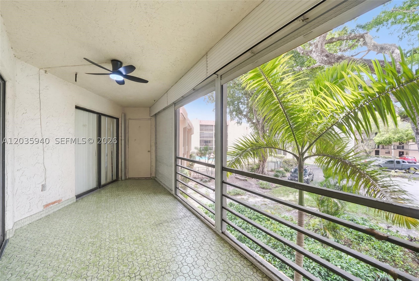 PLANTATION CLUB B CONDO - Residential