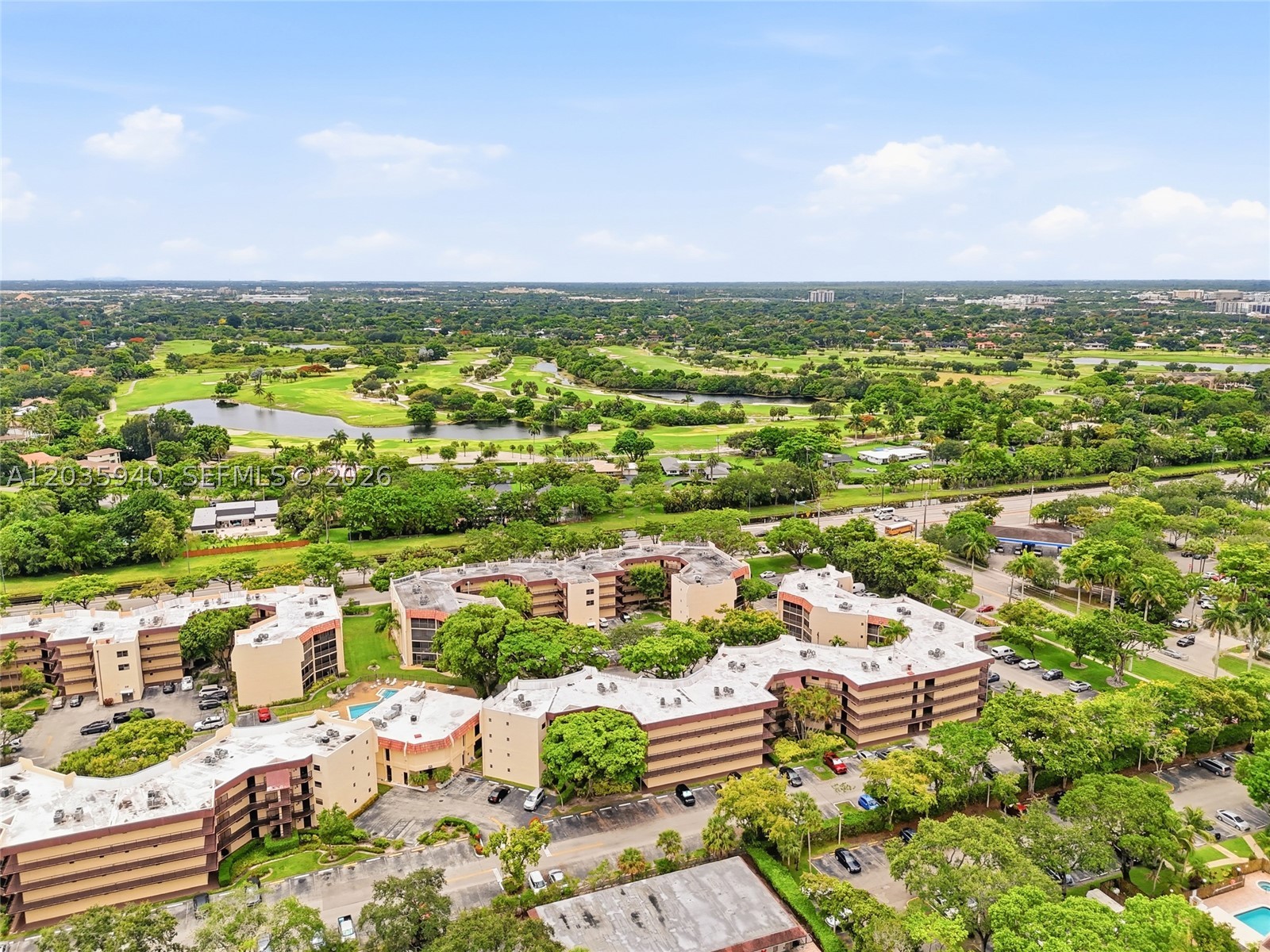PLANTATION CLUB B CONDO - Residential