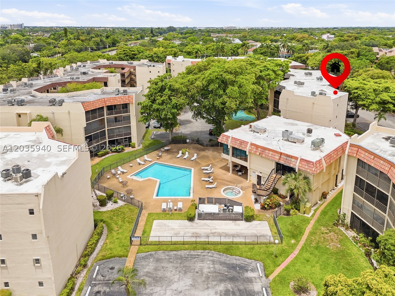 PLANTATION CLUB B CONDO - Residential