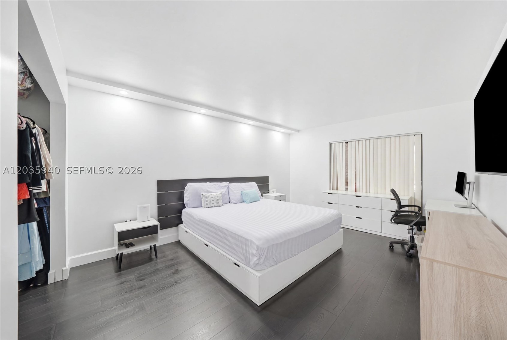 PLANTATION CLUB B CONDO - Residential