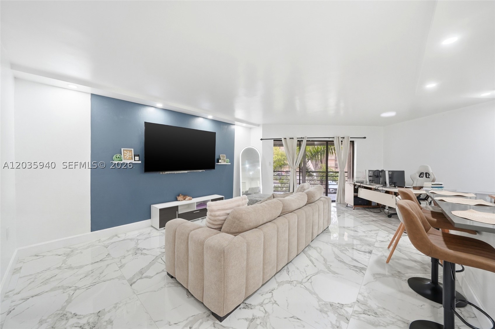 PLANTATION CLUB B CONDO - Residential