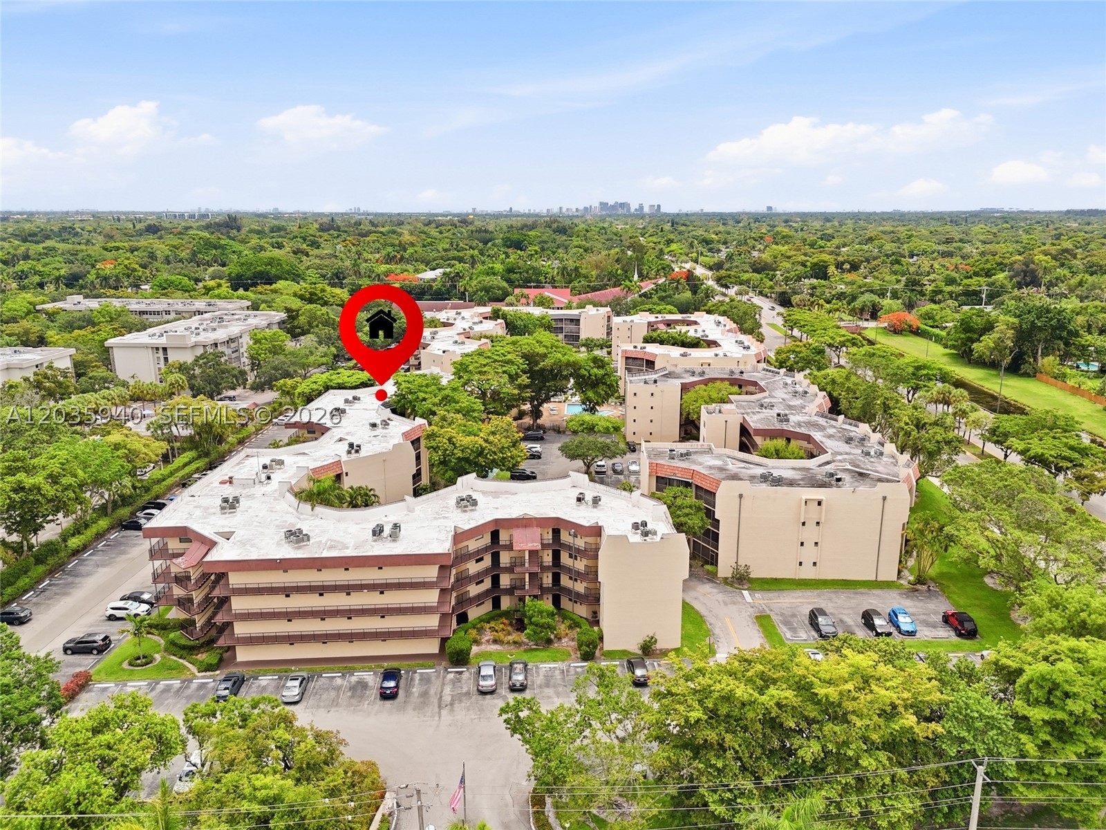 PLANTATION CLUB B CONDO - Residential