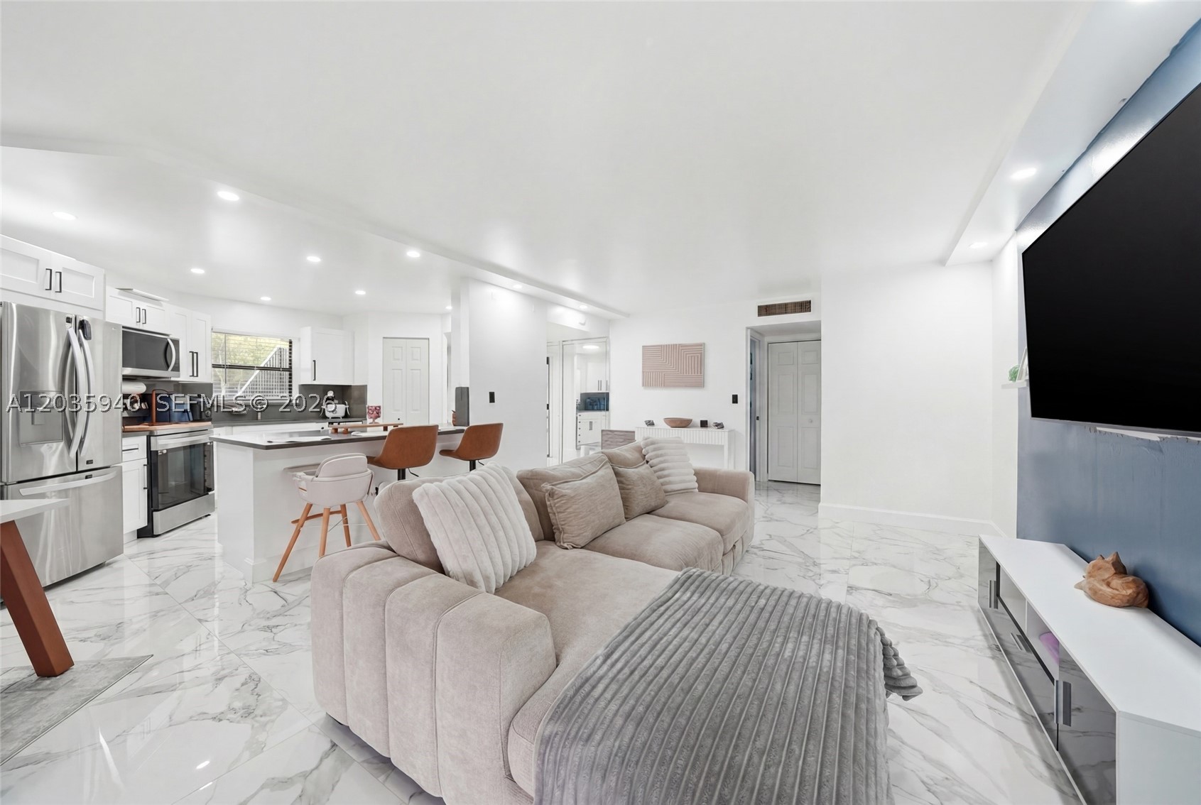 PLANTATION CLUB B CONDO - Residential