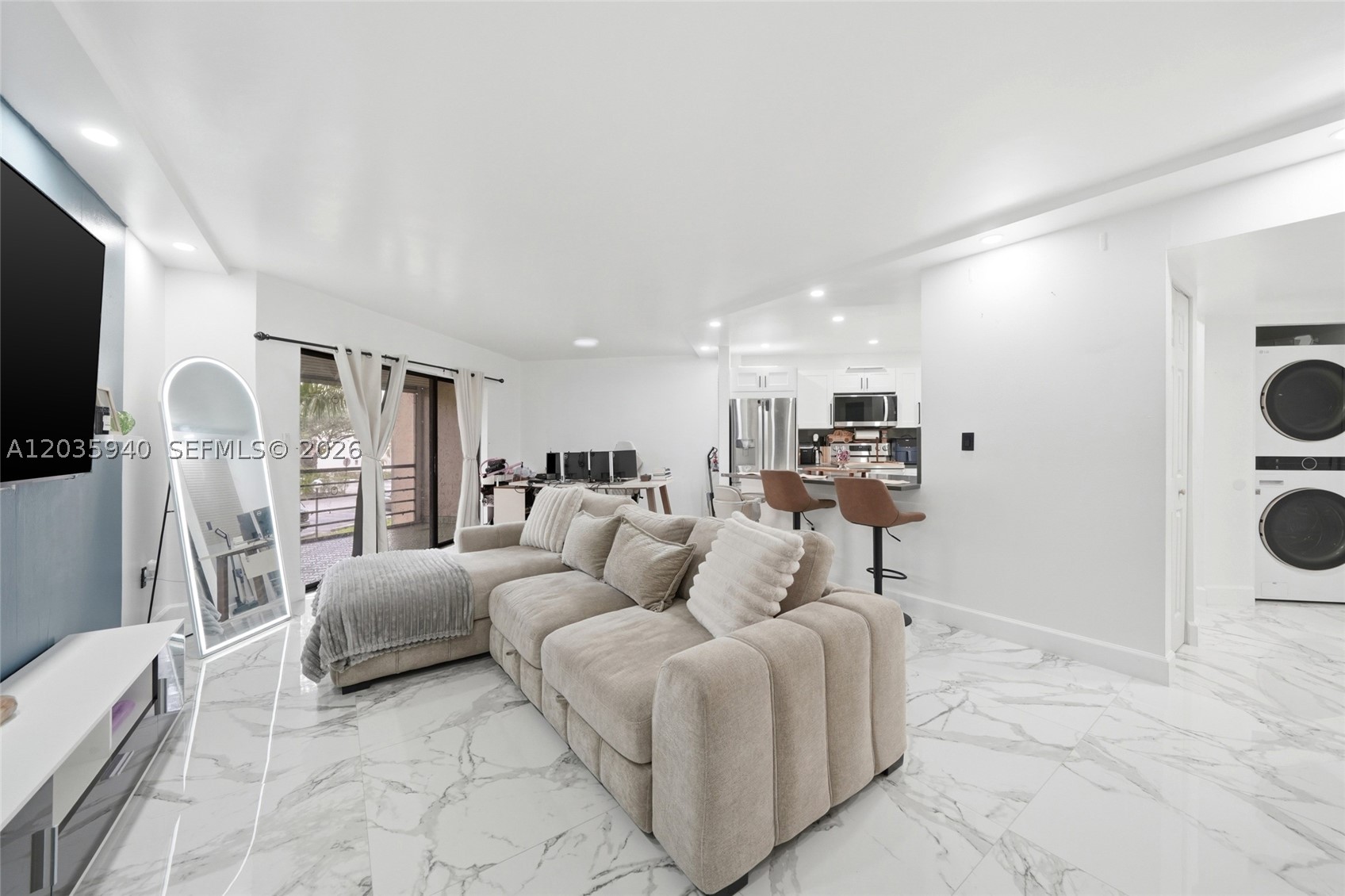 PLANTATION CLUB B CONDO - Residential
