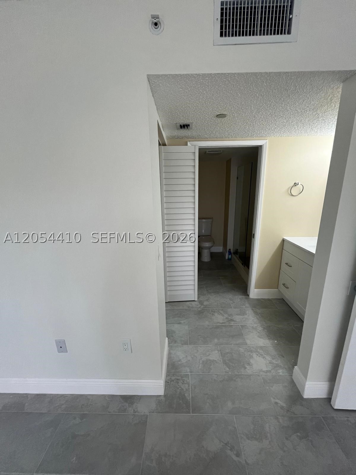 SUFFOLK AT CENTURY VILLAG - Residential Lease