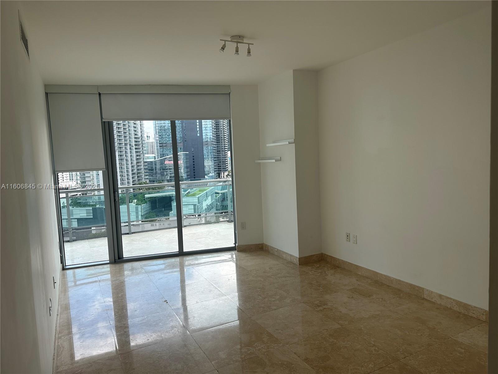 WIND CONDO - Residential