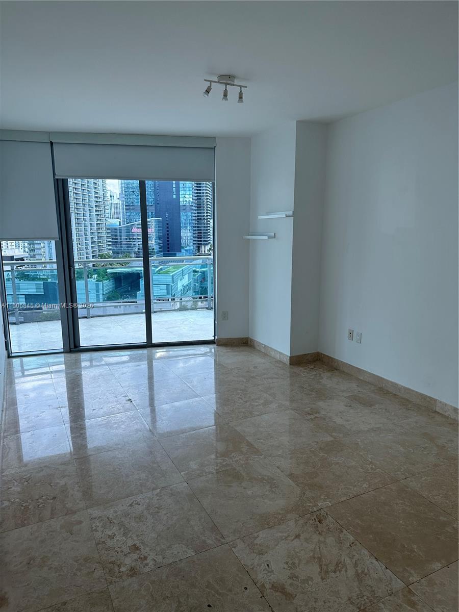 WIND CONDO - Residential