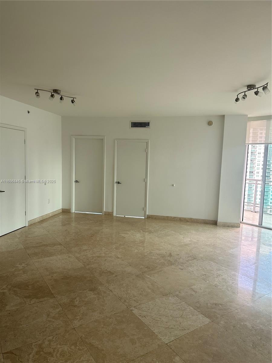 WIND CONDO - Residential