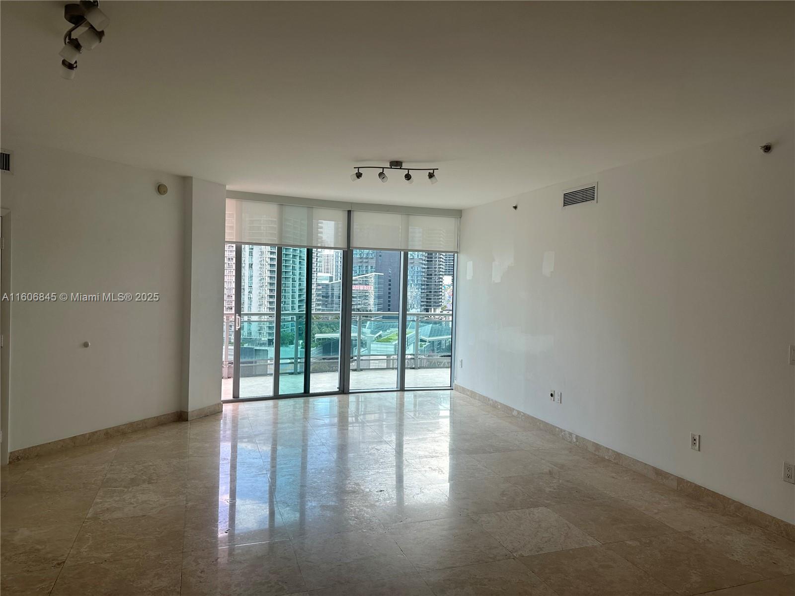 WIND CONDO - Residential