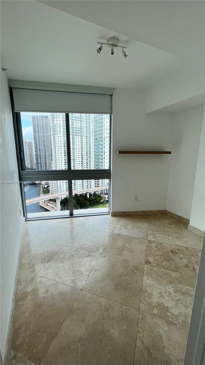 WIND CONDO - Residential