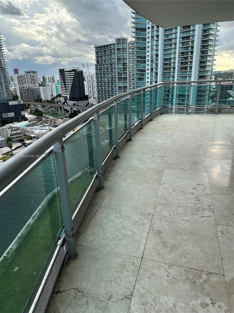 WIND CONDO - Residential
