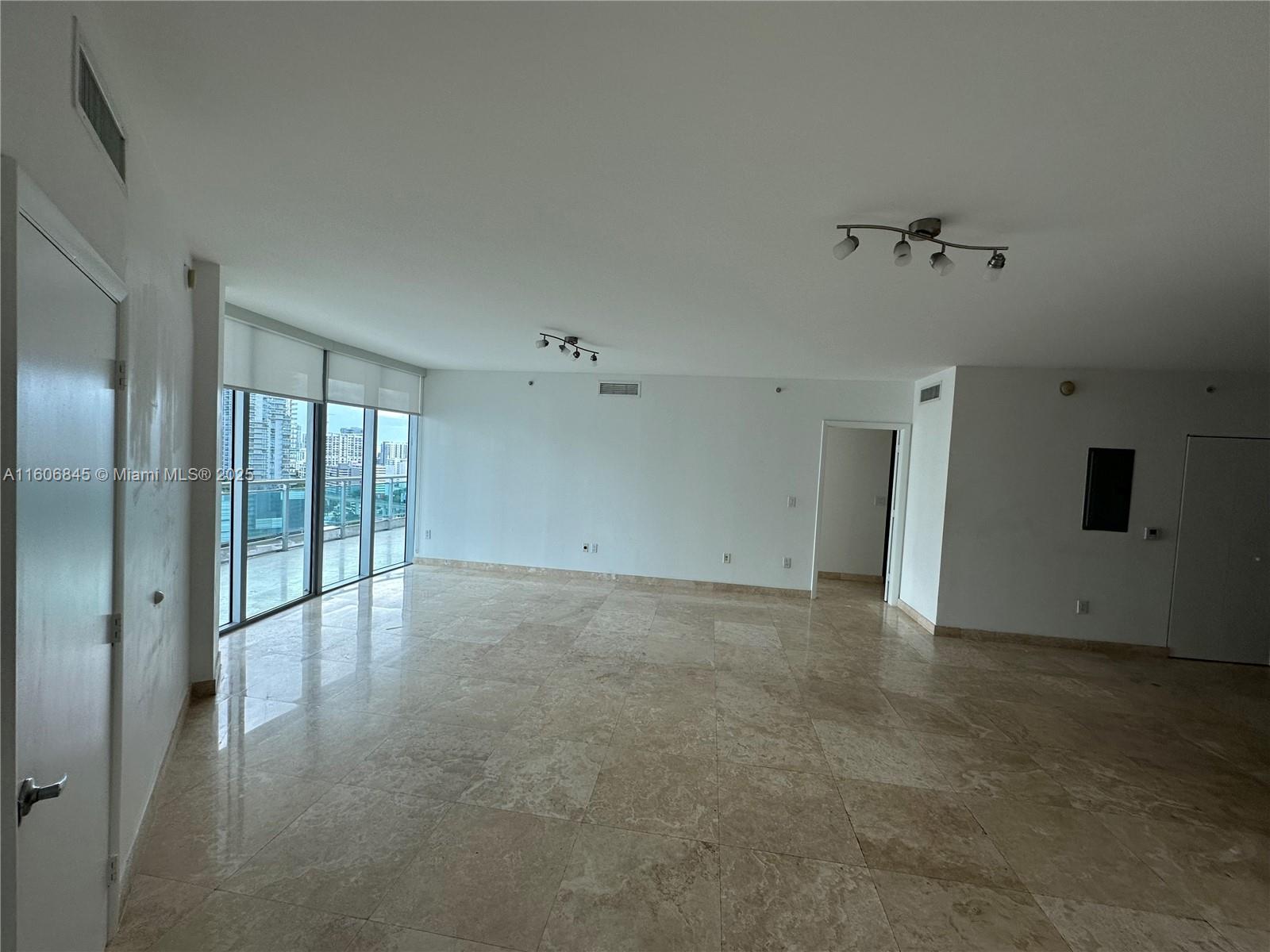 WIND CONDO - Residential