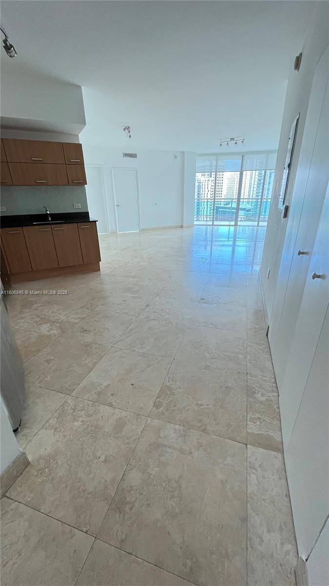WIND CONDO - Residential