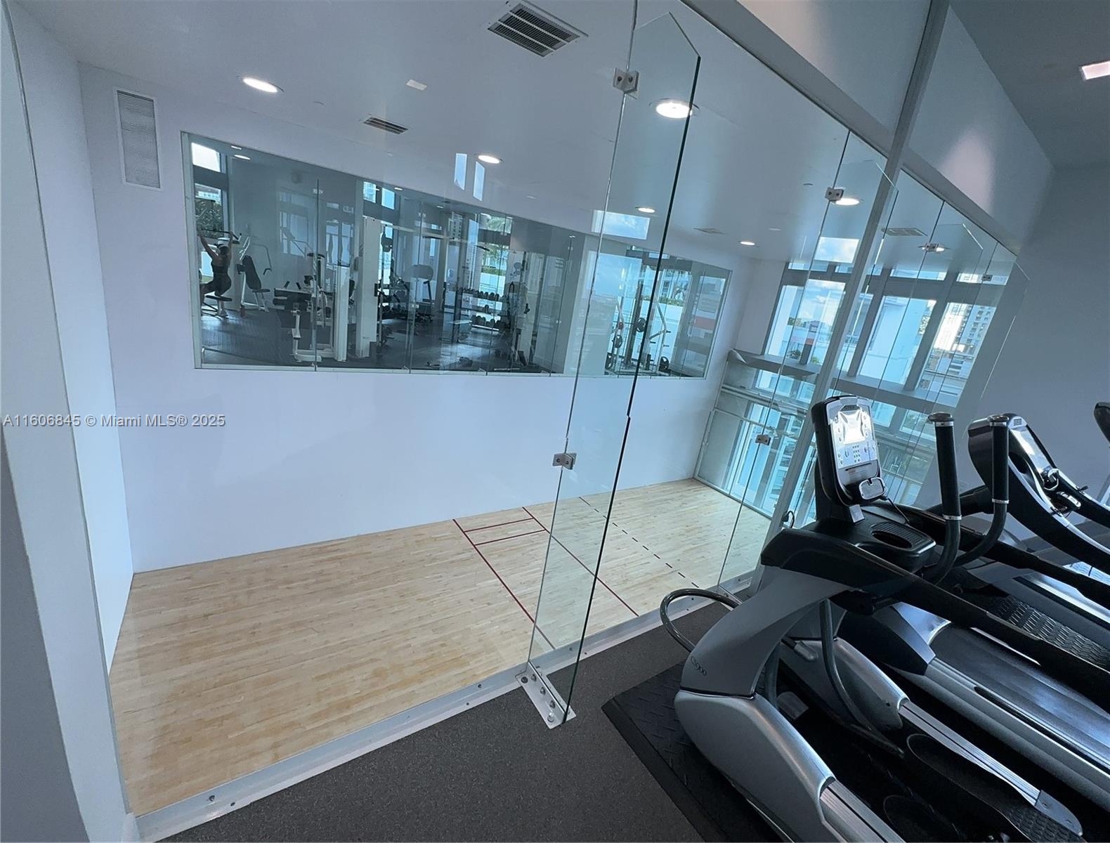 WIND CONDO - Residential