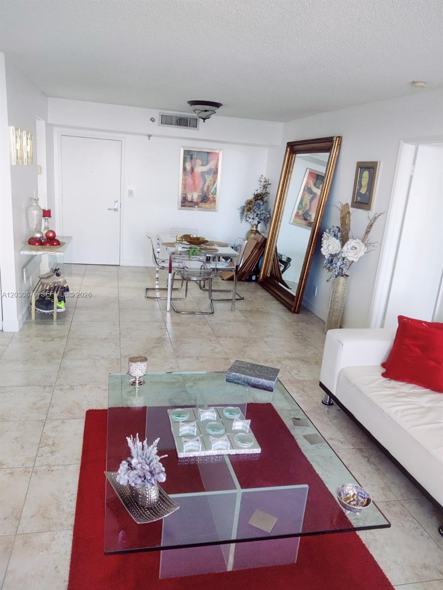 PARC CENTRAL AVENTURA EAS - Residential Lease