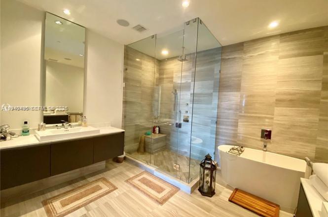 ECHO CONDO - Residential