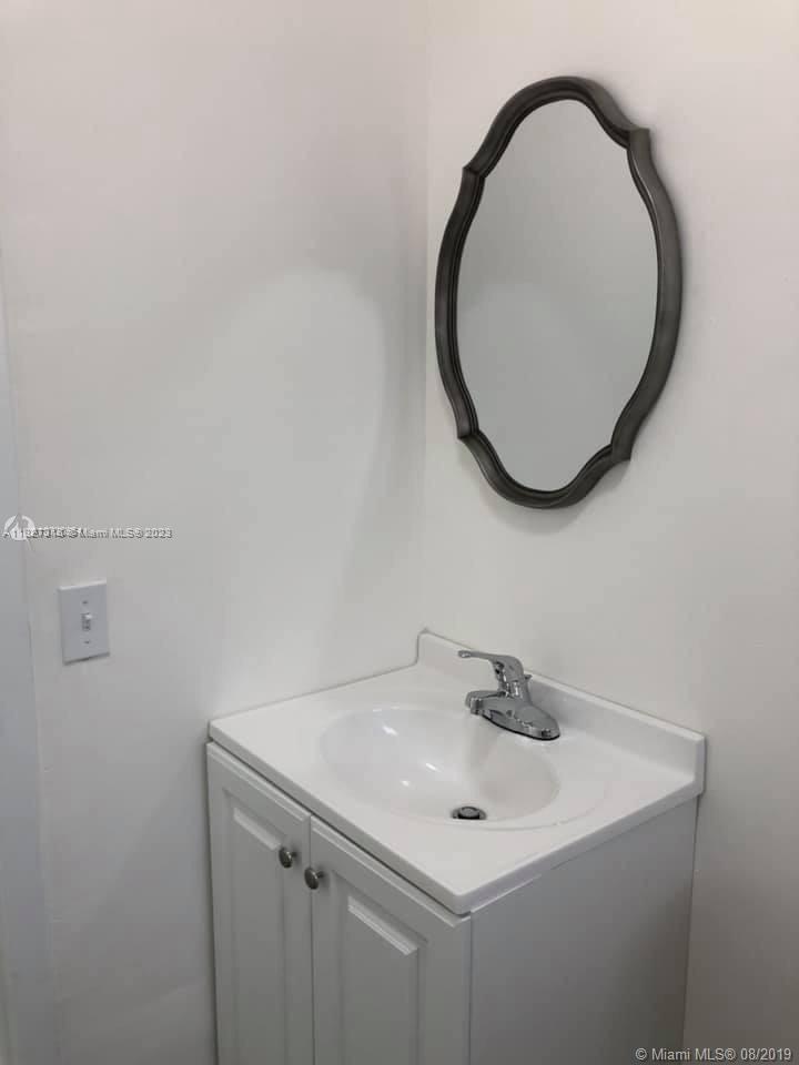 ALCAZAR VILLAS CONDO - Residential Lease
