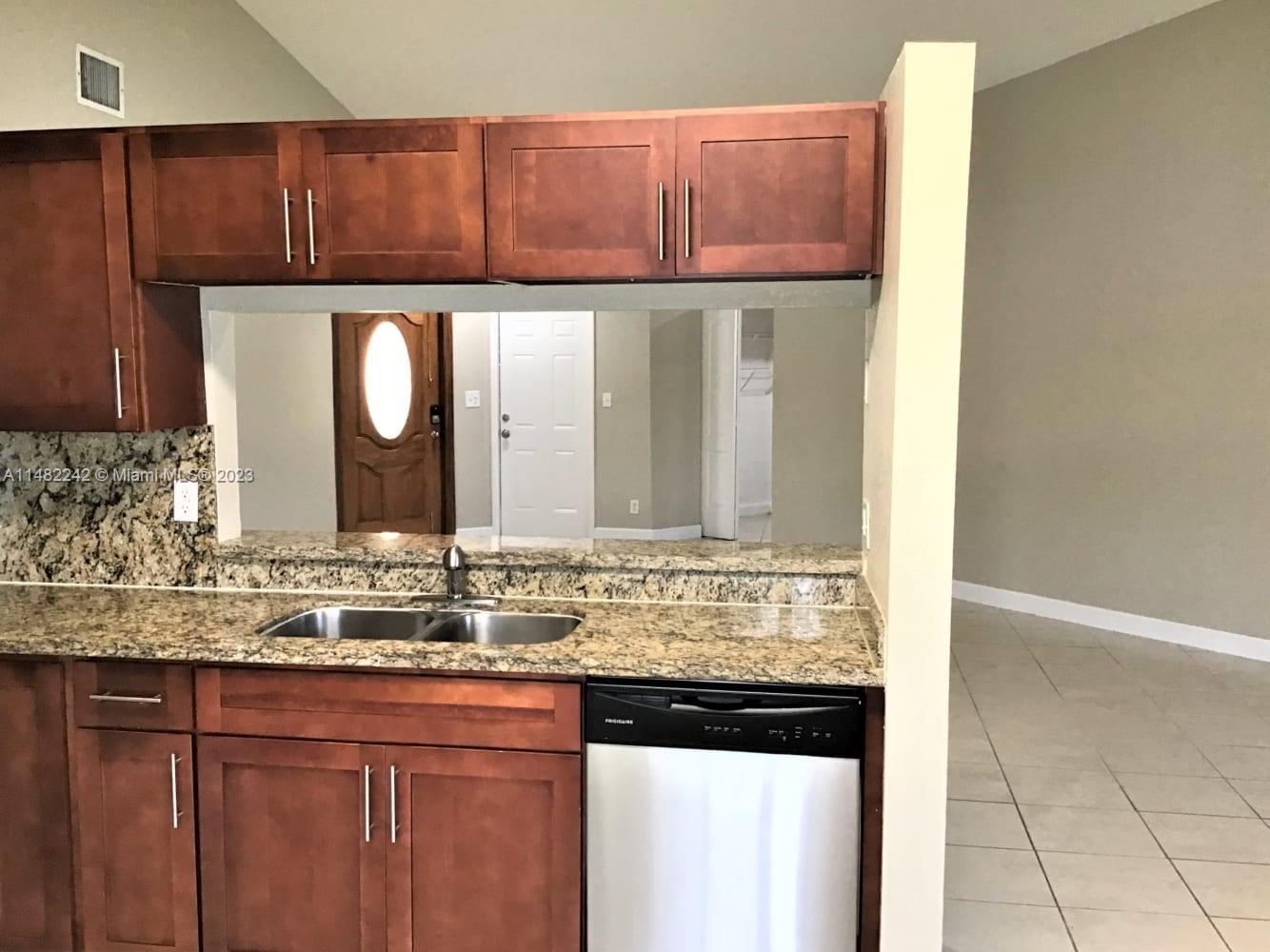 TANGLEWOOD TOWNHOMES - Residential Lease