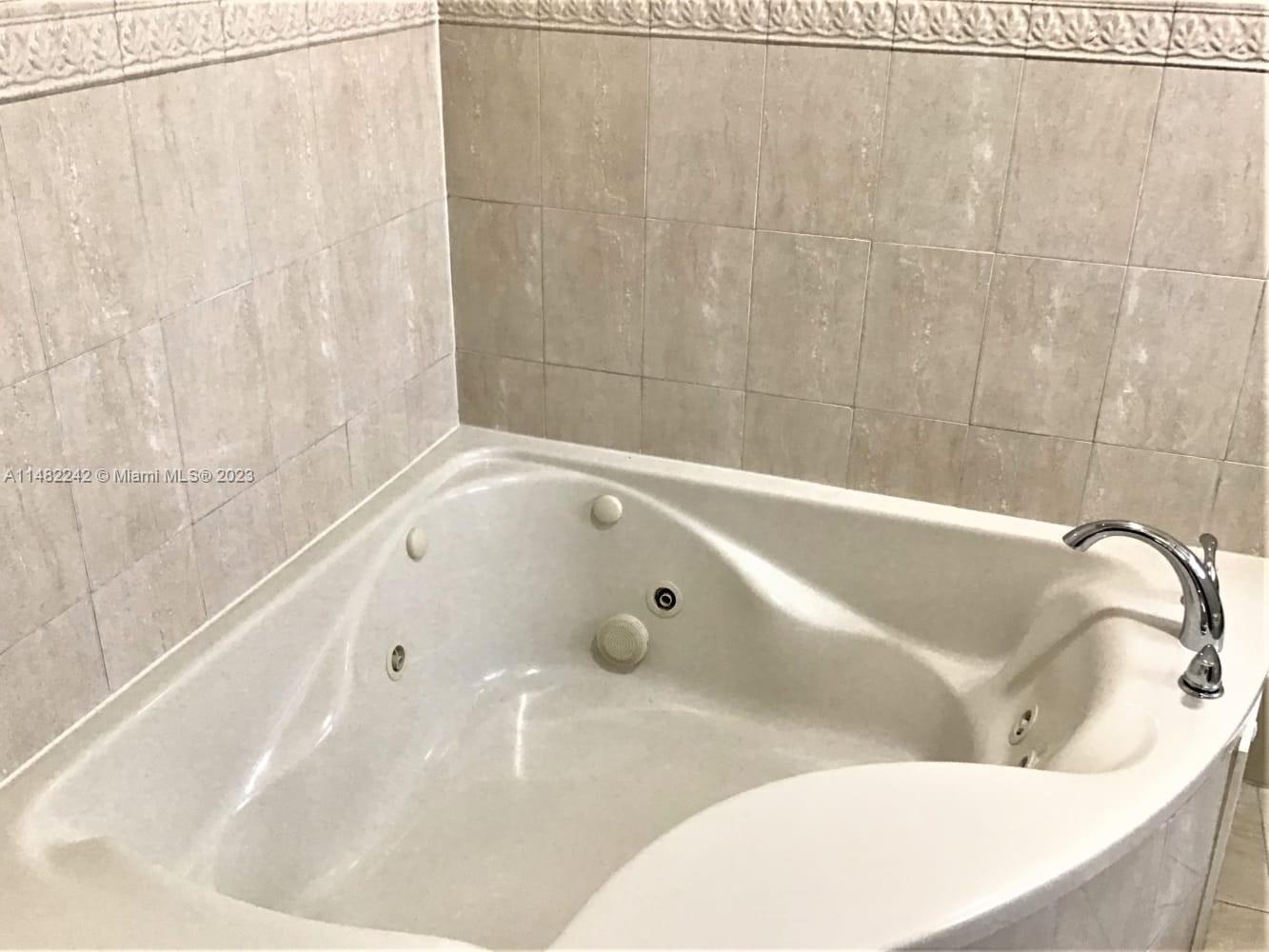 TANGLEWOOD TOWNHOMES - Residential Lease