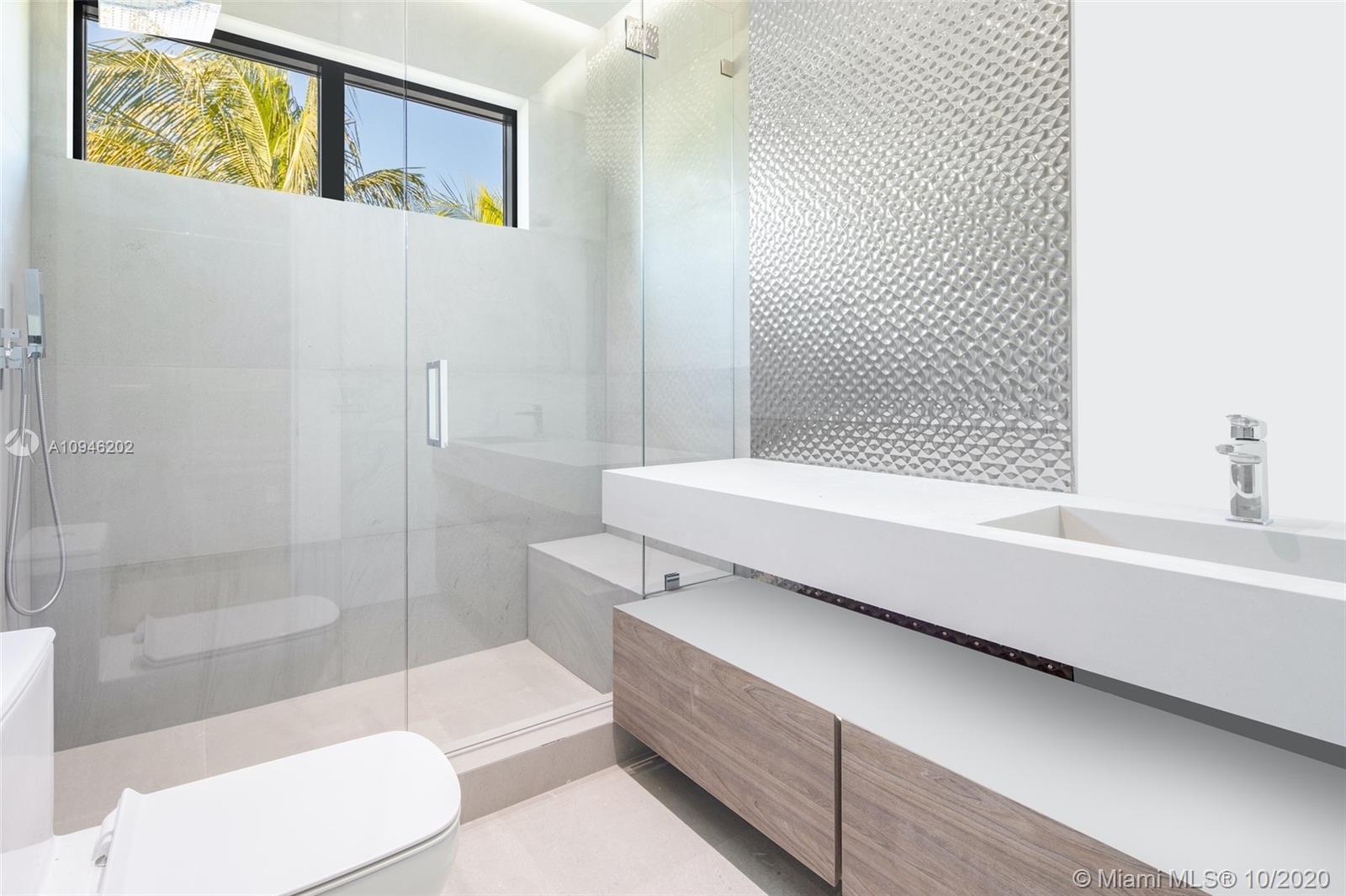 GOLDEN BEACH SEC E - Residential