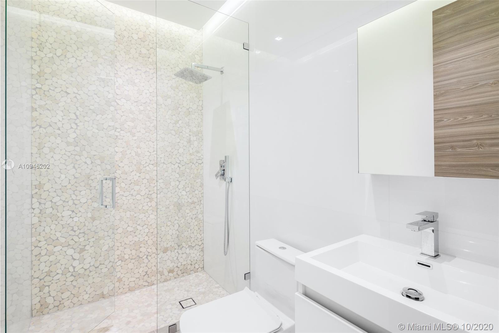 GOLDEN BEACH SEC E - Residential