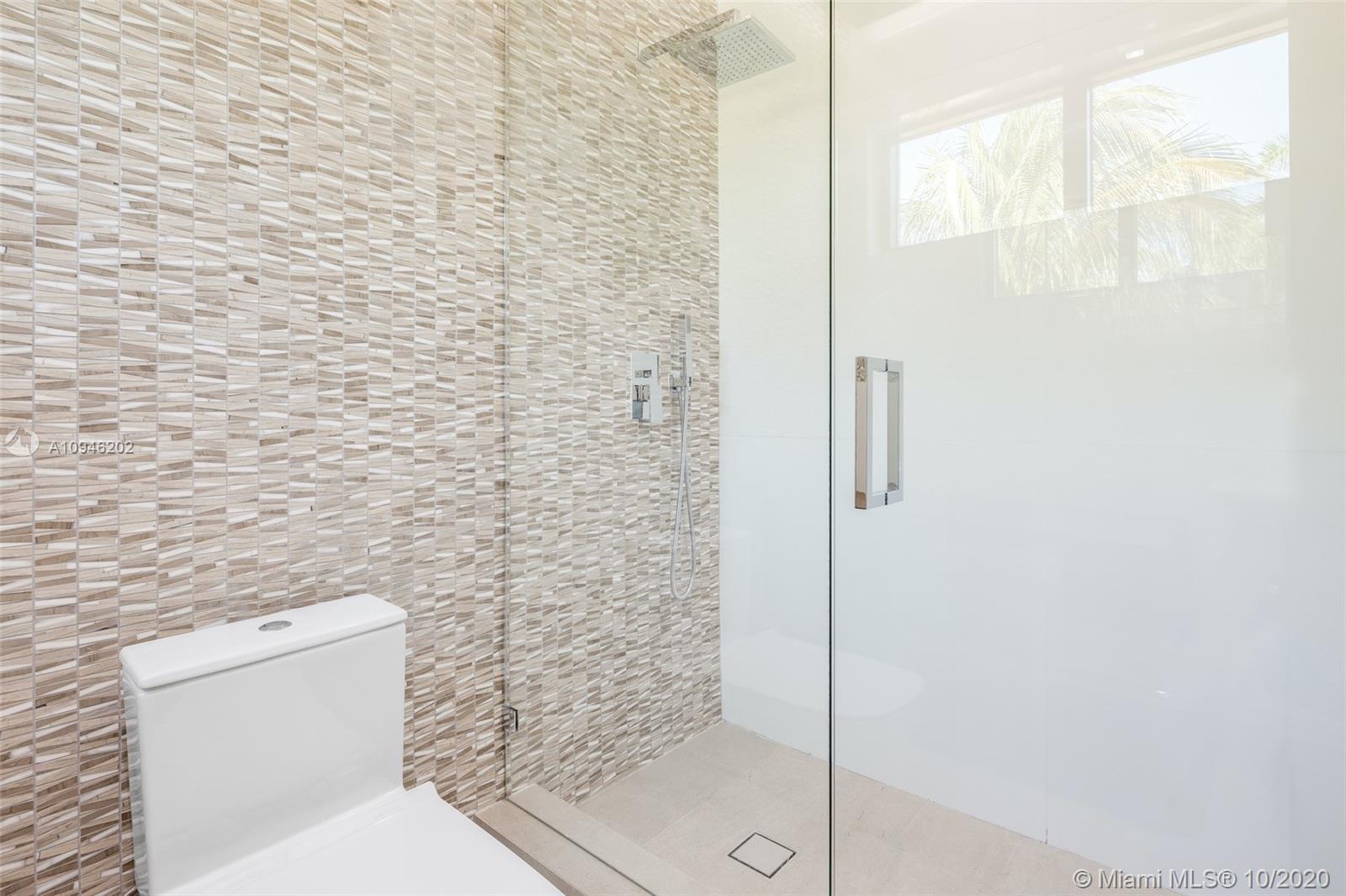 GOLDEN BEACH SEC E - Residential