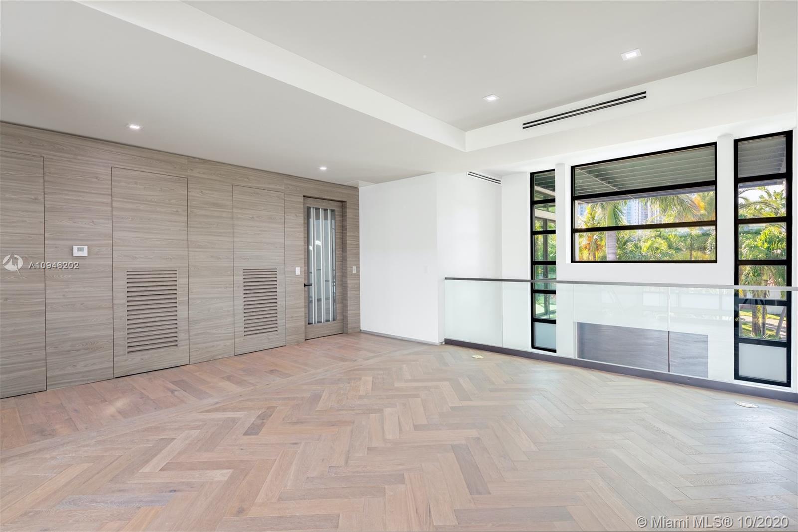 GOLDEN BEACH SEC E - Residential