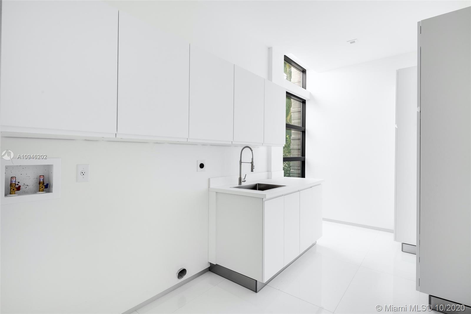 GOLDEN BEACH SEC E - Residential
