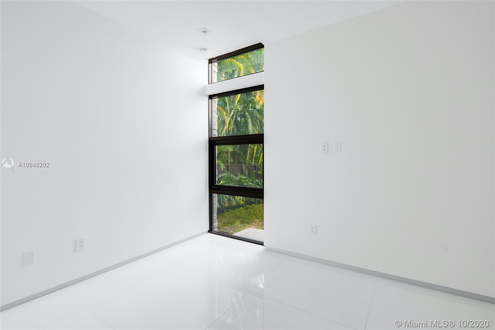 GOLDEN BEACH SEC E - Residential
