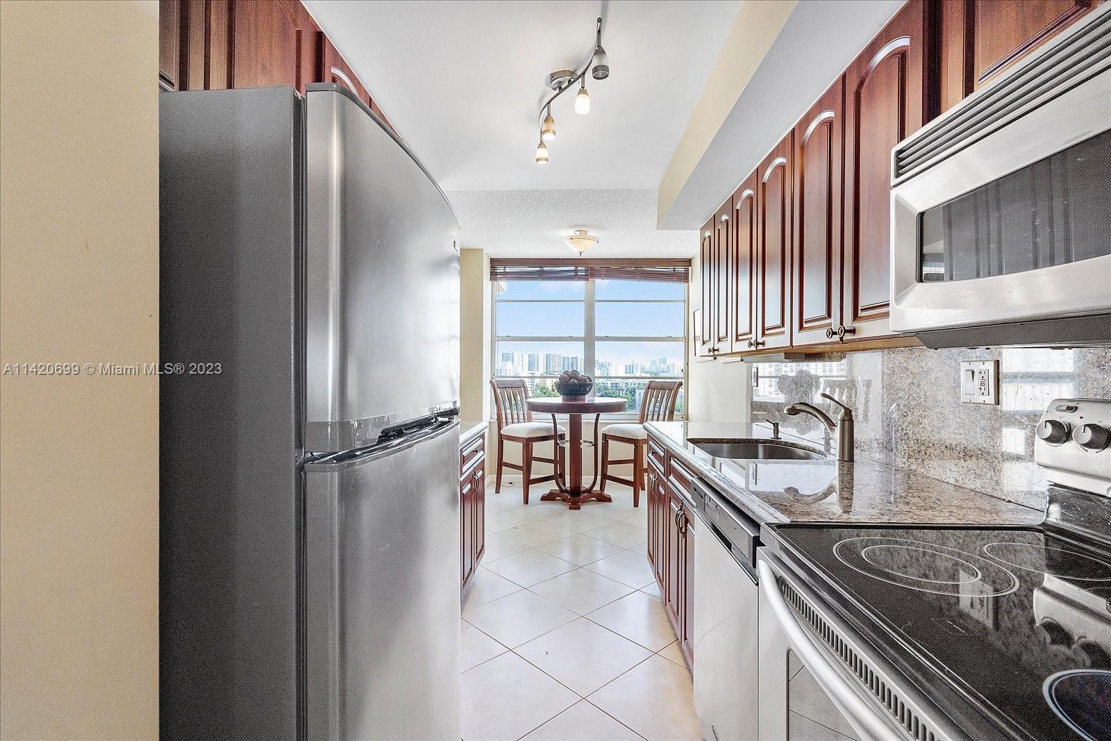 WINSTON TOWERS 400 CONDO - Residential