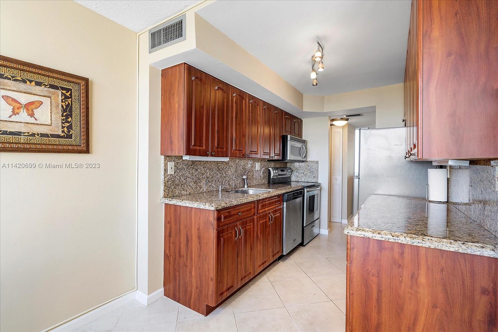WINSTON TOWERS 400 CONDO - Residential