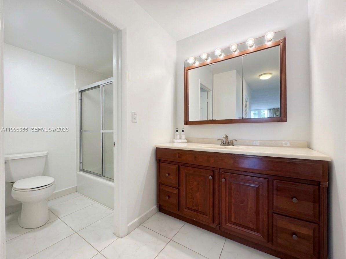 HALLMARK OF HOLLYWOOD CON - Residential