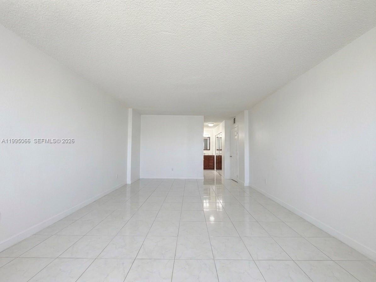 HALLMARK OF HOLLYWOOD CON - Residential