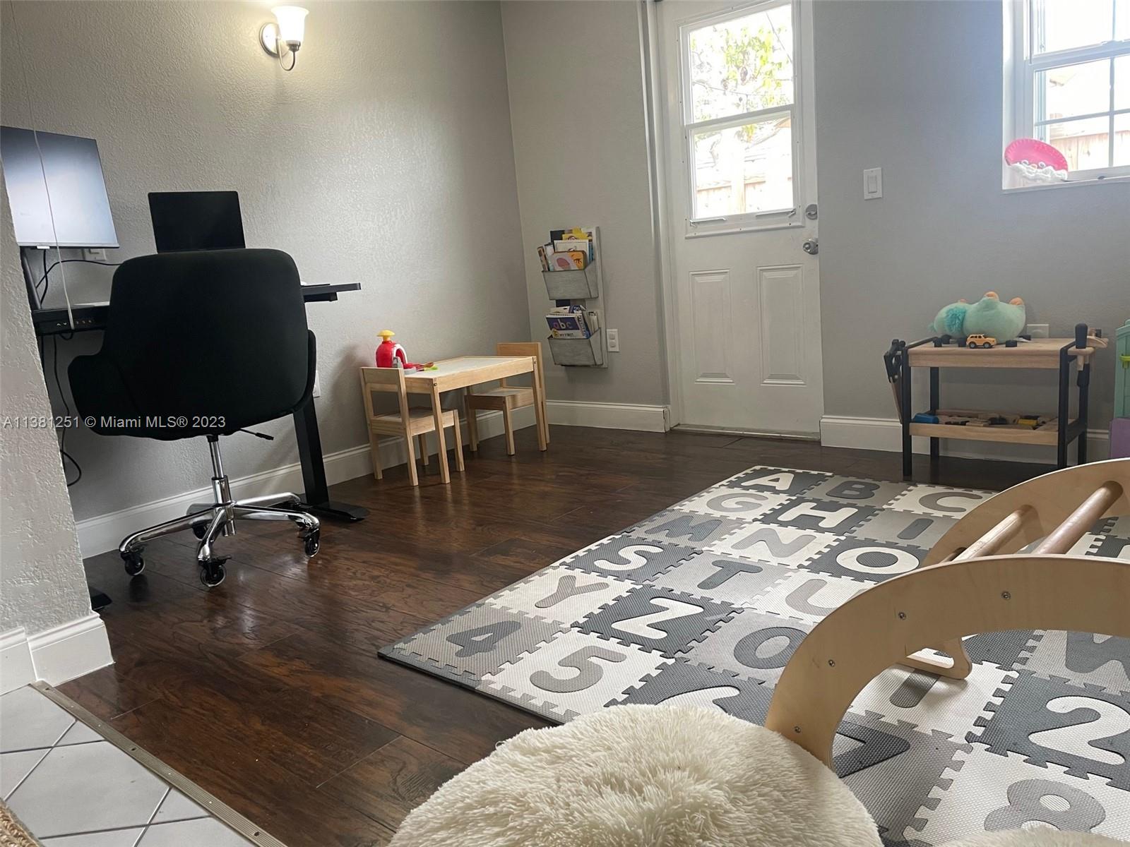 CRESTHAVEN NO 9 REPLAT - Residential Lease