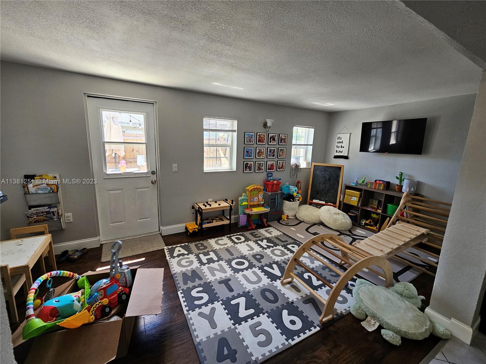 CRESTHAVEN NO 9 REPLAT - Residential Lease
