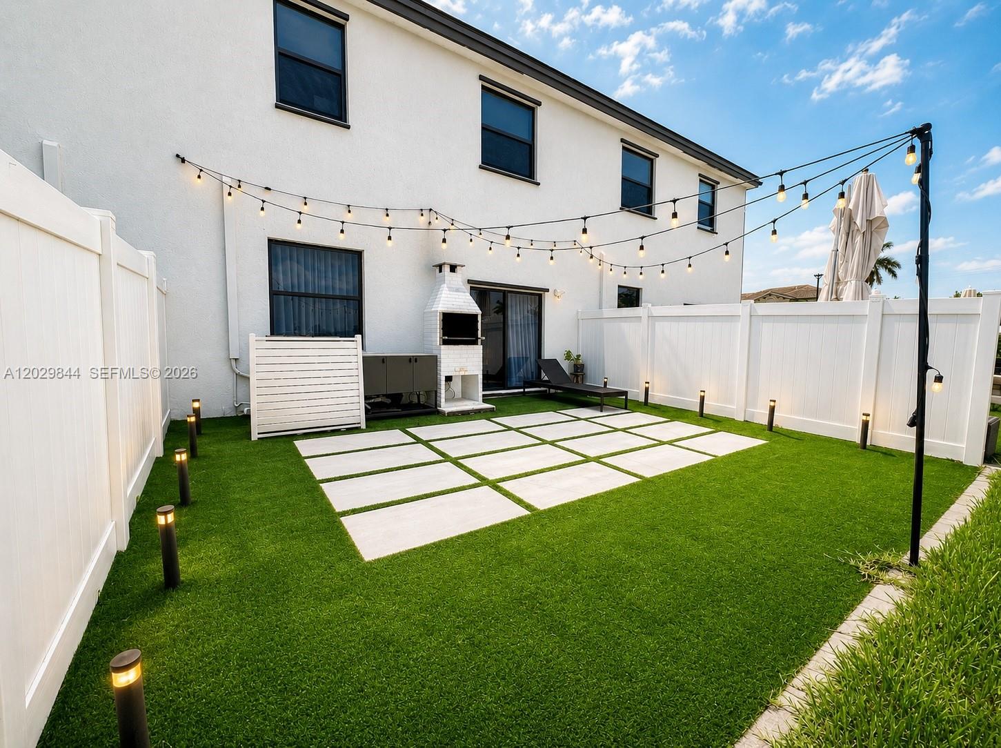 VISTA LAGO - Residential